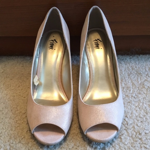 Fioni Champagne Bliss Peep Toe Wedge - Picture 1 of 6